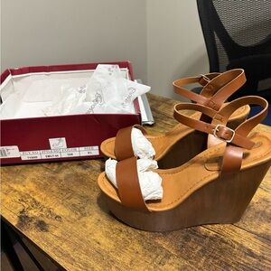 Breckelles Brown Leather Emily Wedges NWT/NIB